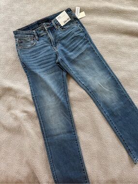 Aeropostale Men's Straight Jeans in Medium Blue Wash
